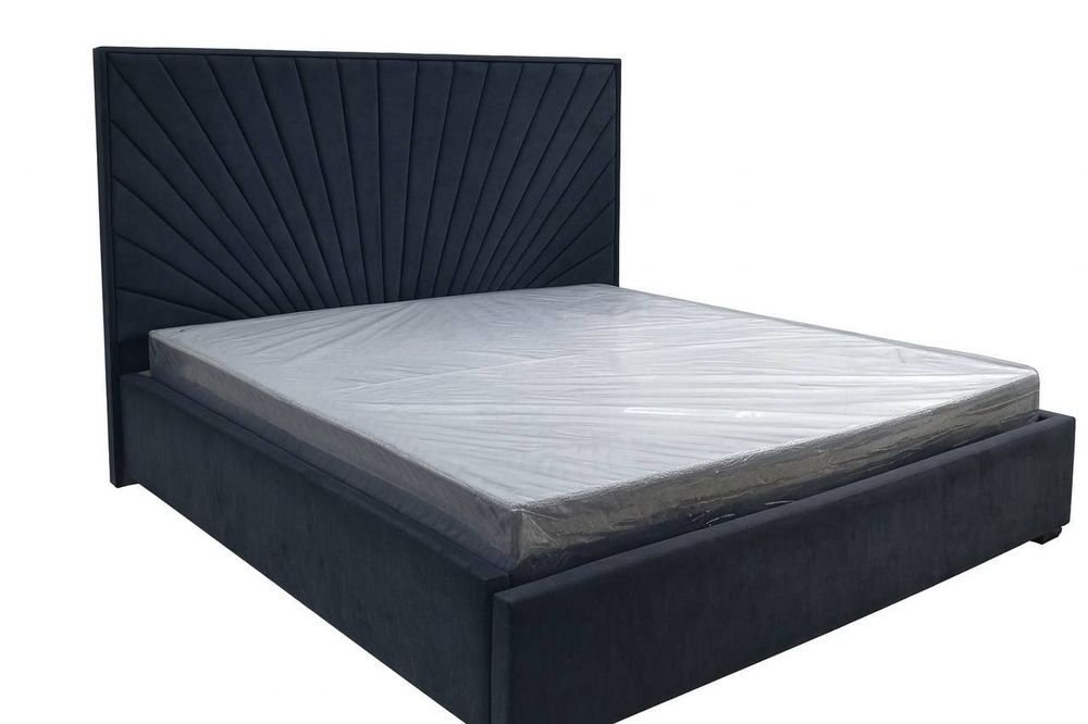 Кровать двухспальная по акции