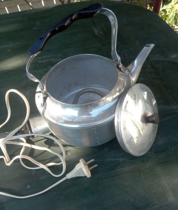 Fierbător electric Vintage tip ceainic 2 litri perfect functional