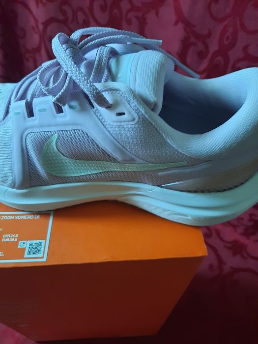 WMNS Nike Air Zoom Vomero 16