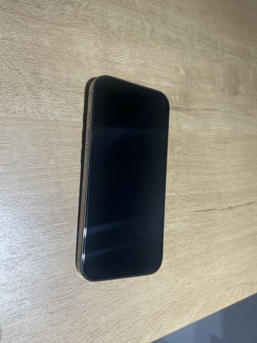 Продаю iPhone 16 pro