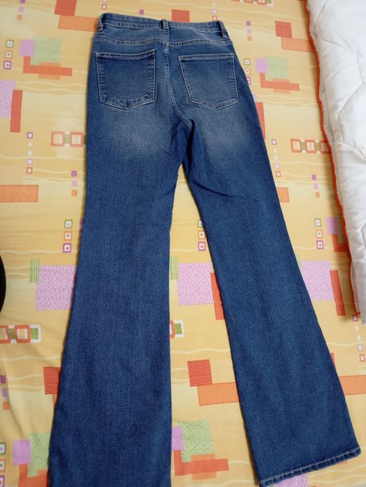 Blugi evazați Pull & Bear și Sinsay