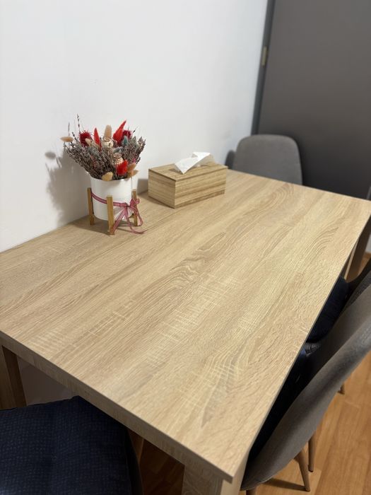 Masa bucatarie din pal.Stare foarte buna.