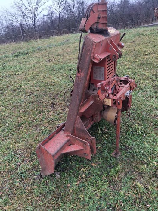 Vand troliu si un căruț dupa tractor