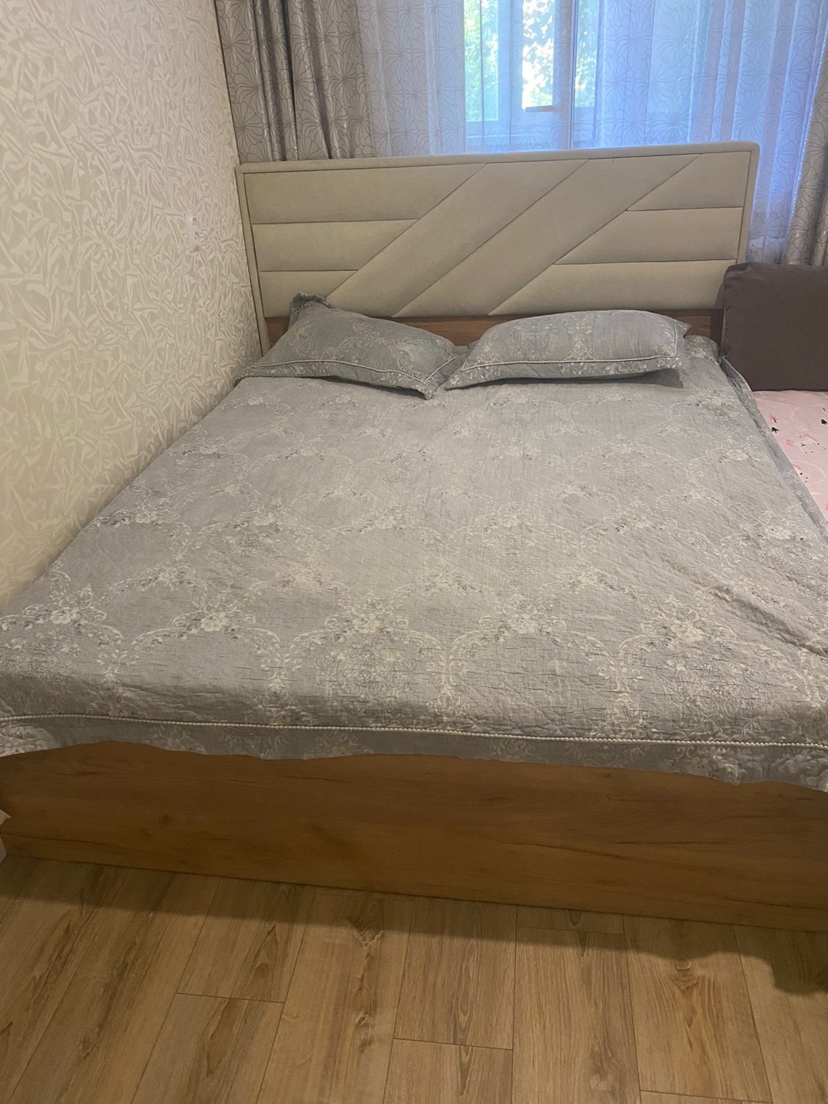 Продам двуспальную кровать