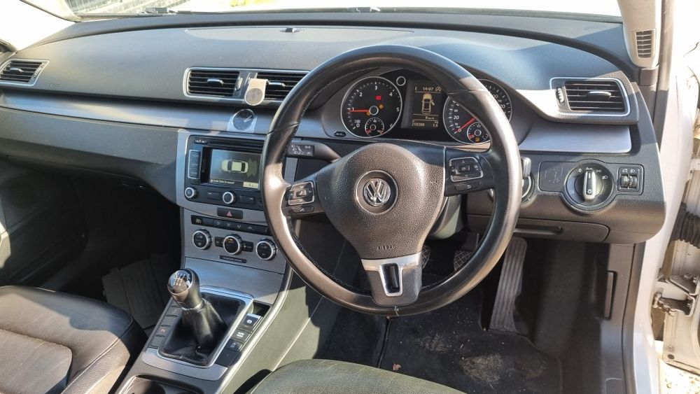 Usa dreapta fata vw passat b7 an 2013 usa fata stanga fata vw pasat b7