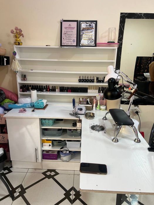 Маникюрный мебель с втежкой состояние очень хорошее