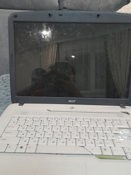 Продам нерабочий ноутбук Acer
