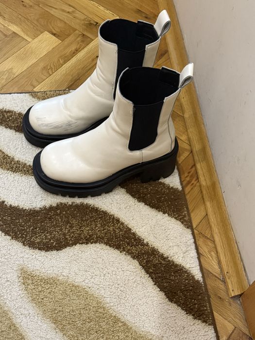 Боти в отлично състояние  , бели ползвани