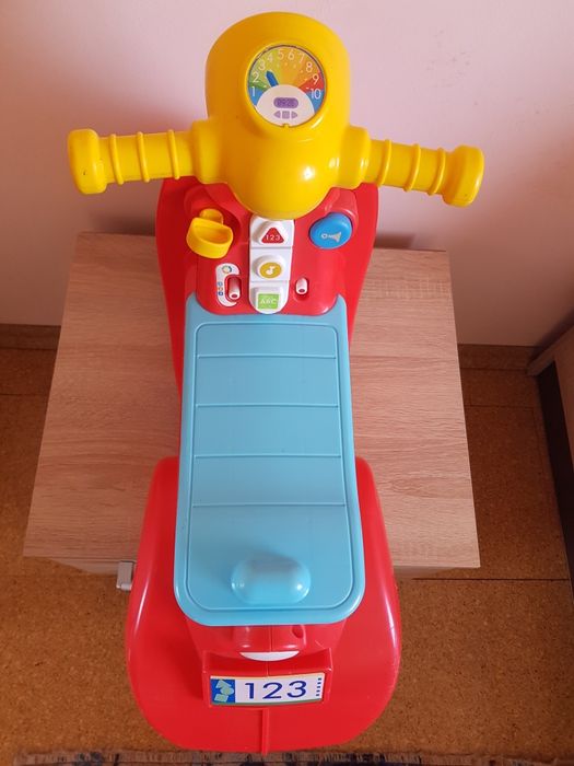 Детска количка за бутане с крачета