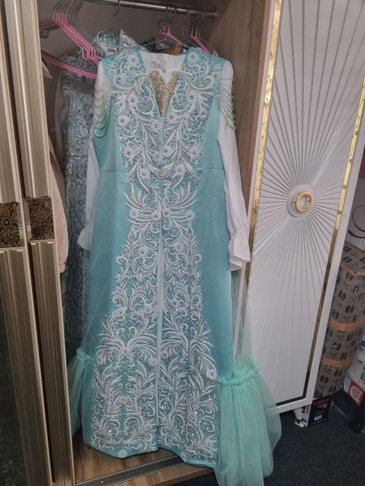 Toʻy libosi Ansambl 2 ta ansambili oyoq kiyimi bilan