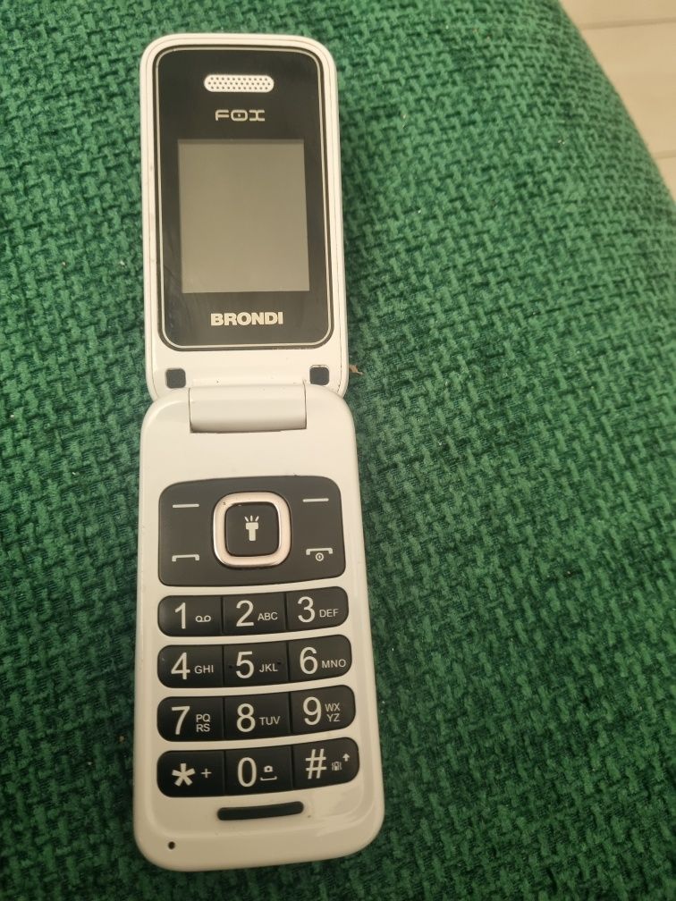 Vand telefon   mobil ieftin.