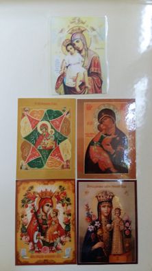 Малки и голями икони и кръстове