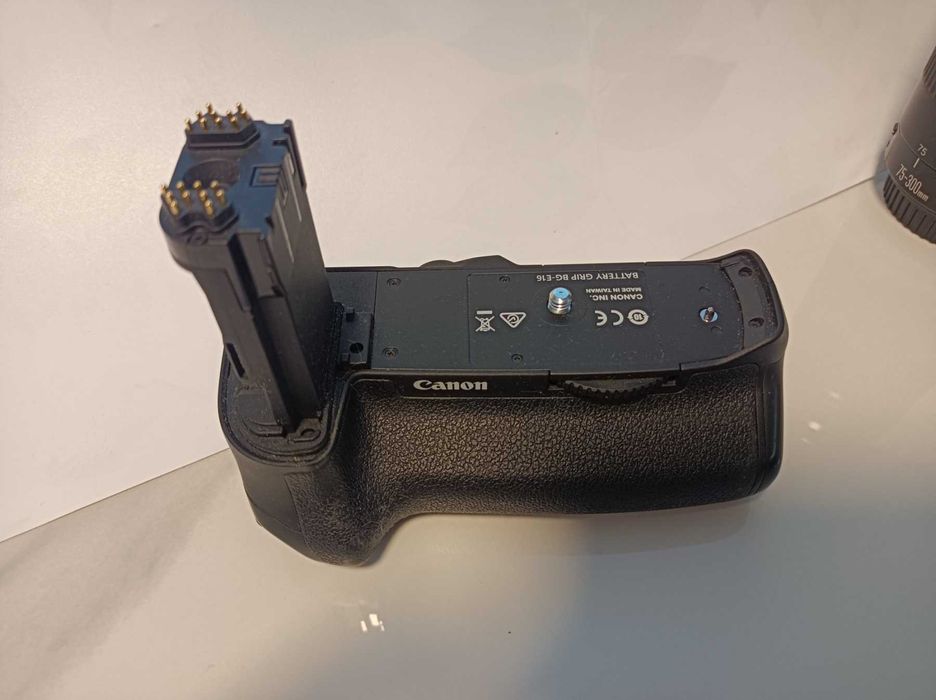 Canon 7d Mark 2 плюс аксесоари и обектив