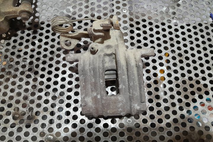 Etrier spate stanga Volkswagen VW Passat B5 [1996 - 2000] Sedan 4-usi