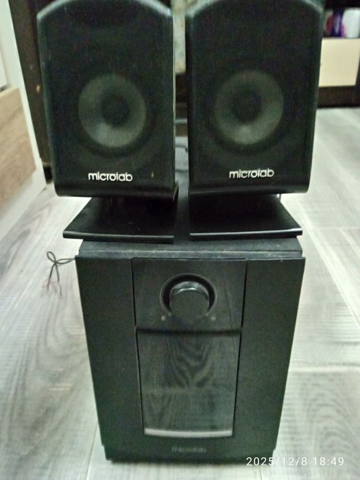 Колонки с сабвуфером.