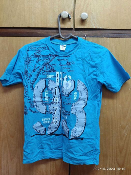 Тийнеджърски спортни дрехи в отлично състояние-фанелки, суичъри