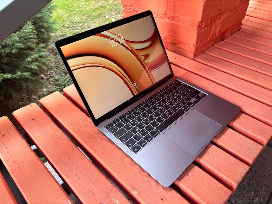 MacBook Air M1 2024г. Retina 13. 8/256. Циклов 35. Батарея 96%
