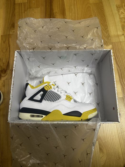 Air Jordan 4 Retro "Sulfur"