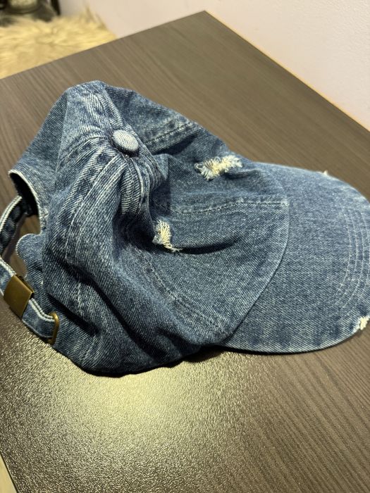 Дънкова шапка.