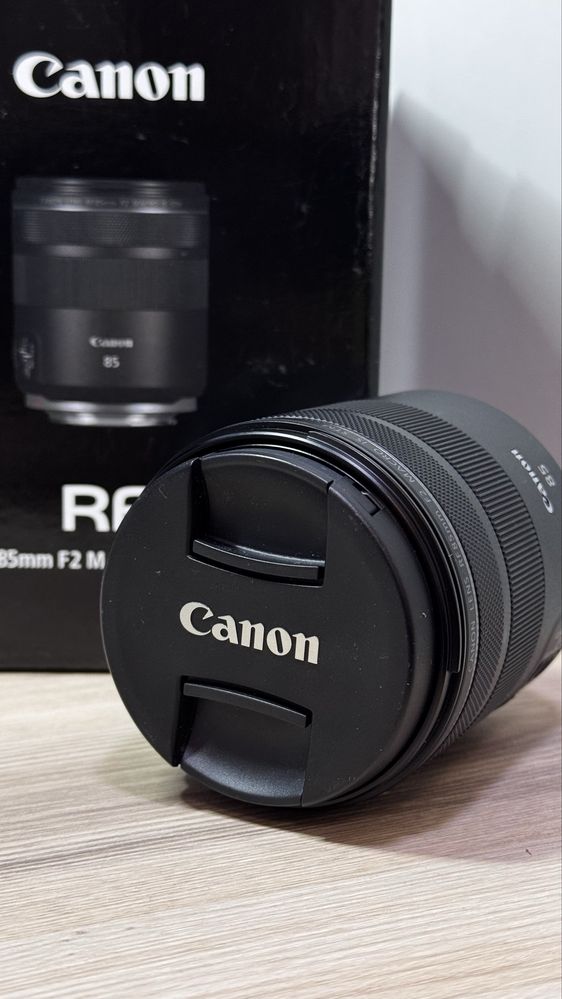 Объектив Canon RF 85mm f/2 Macro IS STM