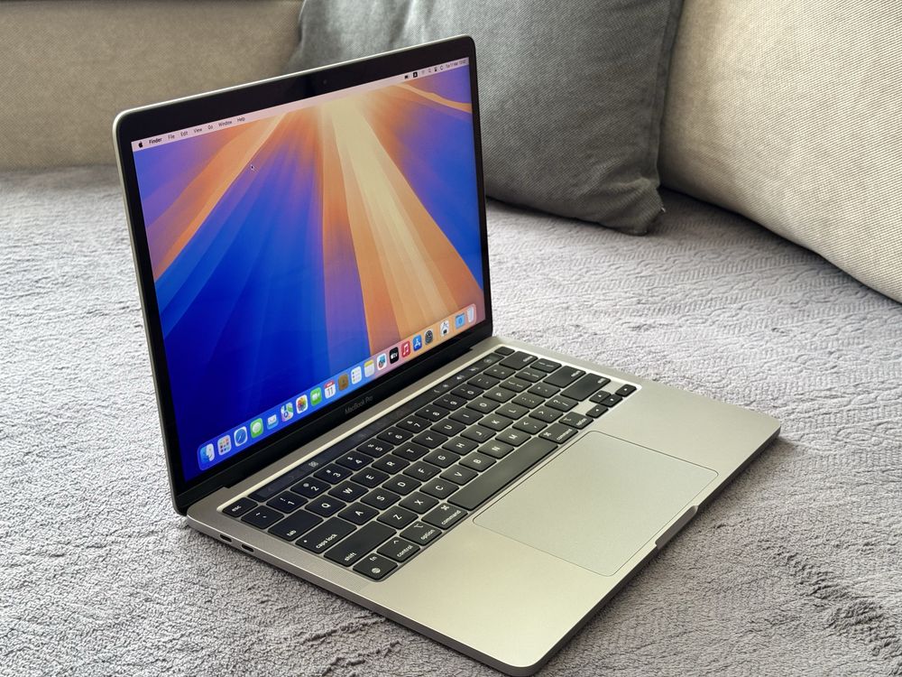 Като Нов 13.3'Macbook Pro M1/8GB Ram/256GB SSD