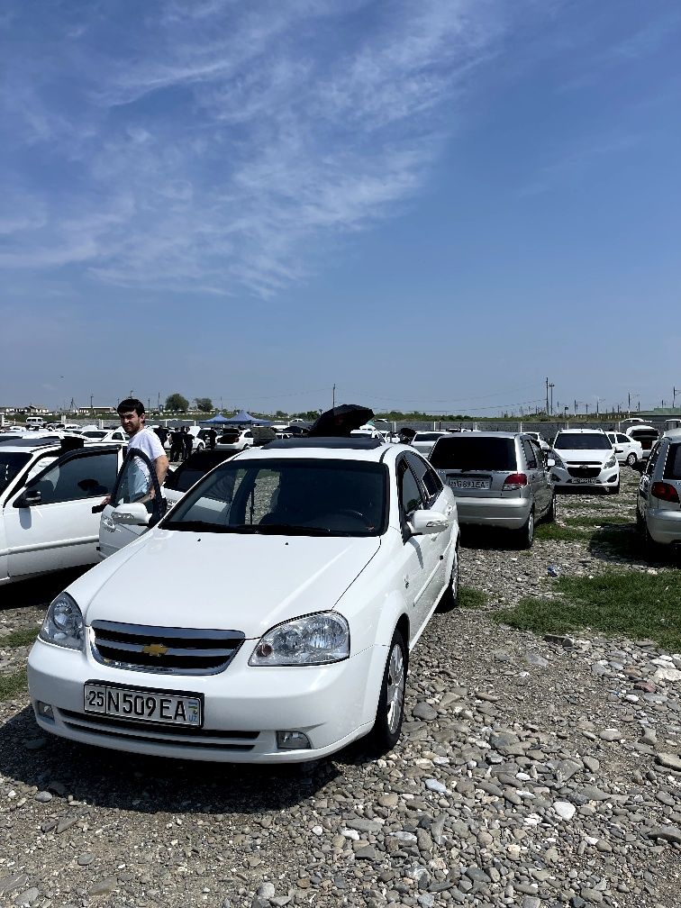 Lacetti 1.6L yili 2013 avtamat 3poz