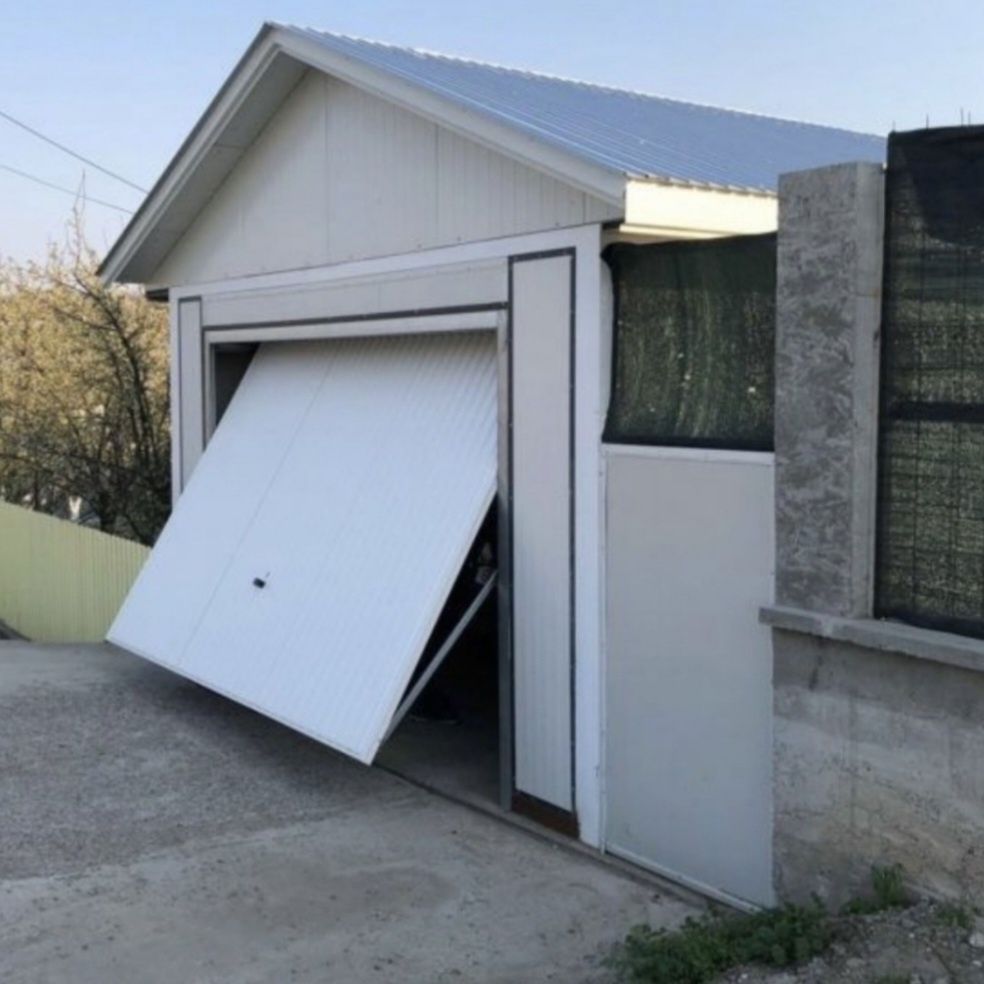 Garaje auto din structura metalica si panou sandwich termoizolant, dim