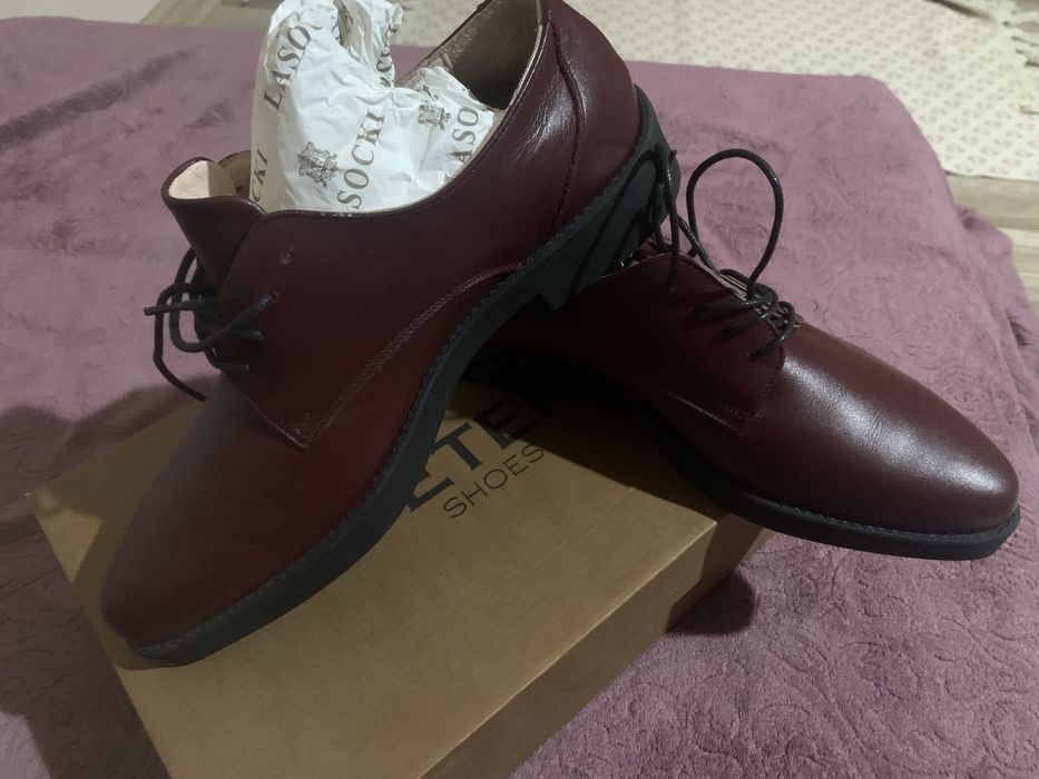 Pantofi eleganti cu sirer