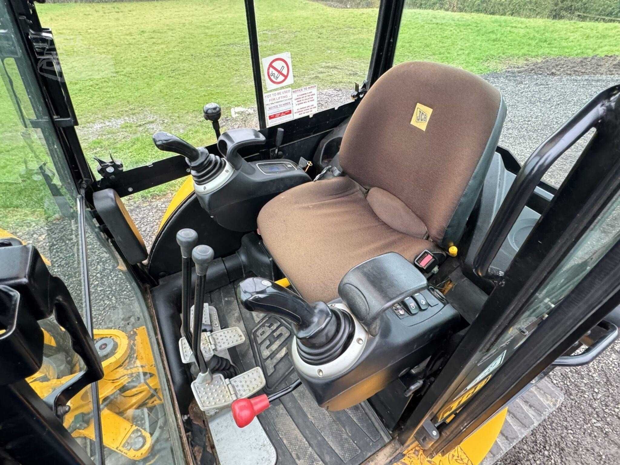 miniexcavator JCB 8025