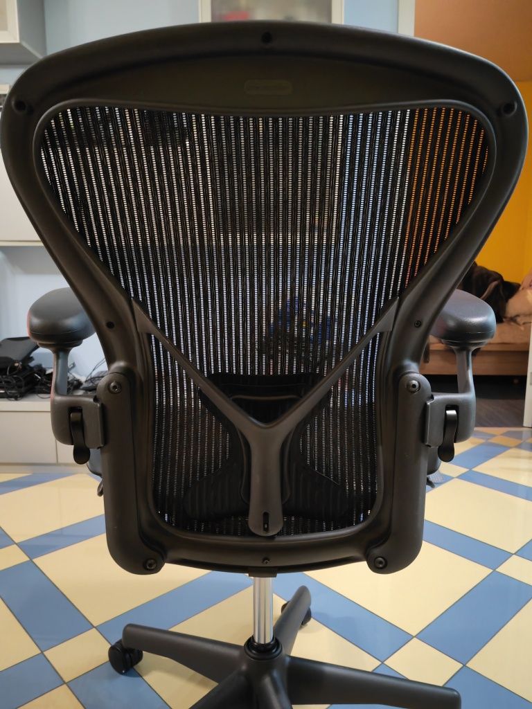 Herman Miller (Aeron)-ергономичен офис стол,Размер-B Произведен 2015 г
