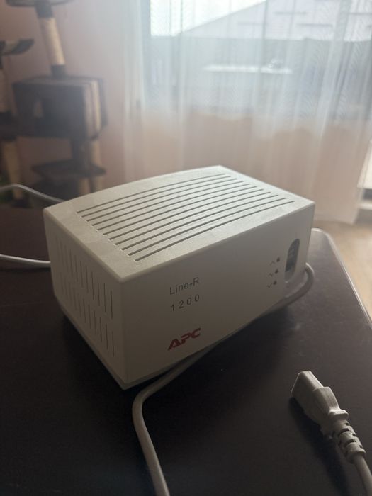 APC Защита от токови удари/APC LINE-R, 1200VA