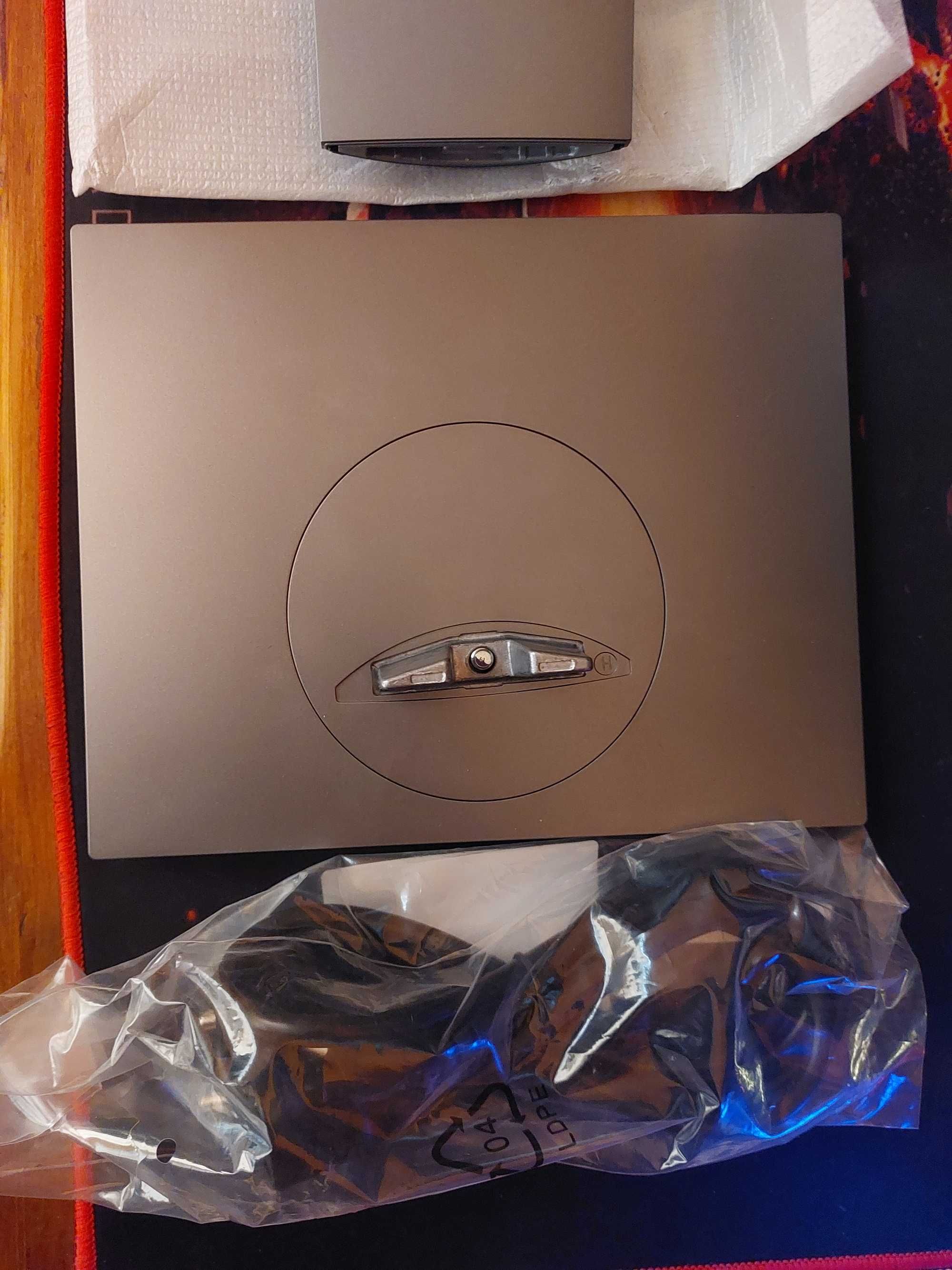 Монитор DELL P2213T