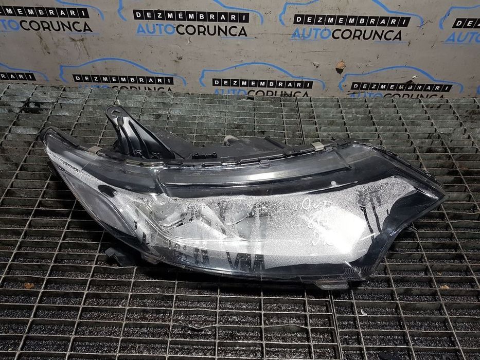Far Dreapta Mitsubishi Outlander III Facelift 2015 - 2018 SUV 4 Usi (810) Xenon
