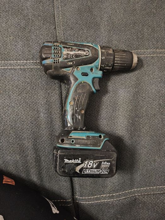 Vând bormașină Makita DDF456 originală