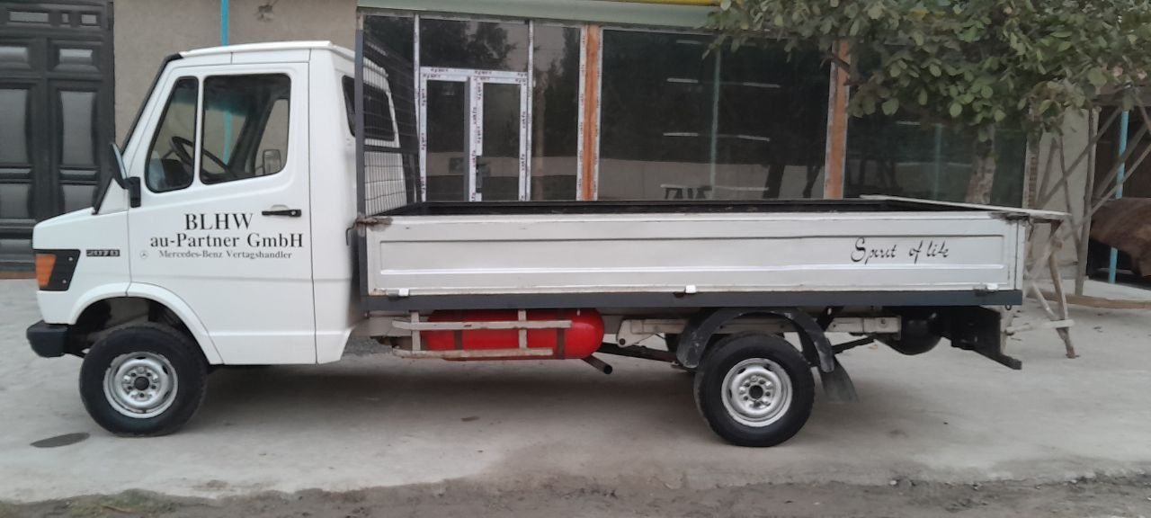 Mersedes yuk mashinasi sotiladi xolati yaxshi