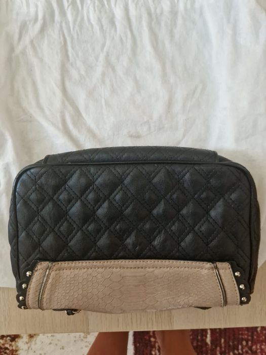 Vând 2 genți Guess si 1 geanta Tommy Hilfiger