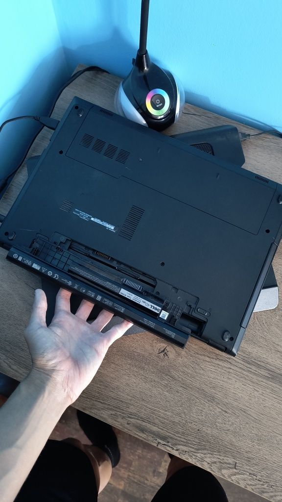 Лаптоп Dell Inspiron 15