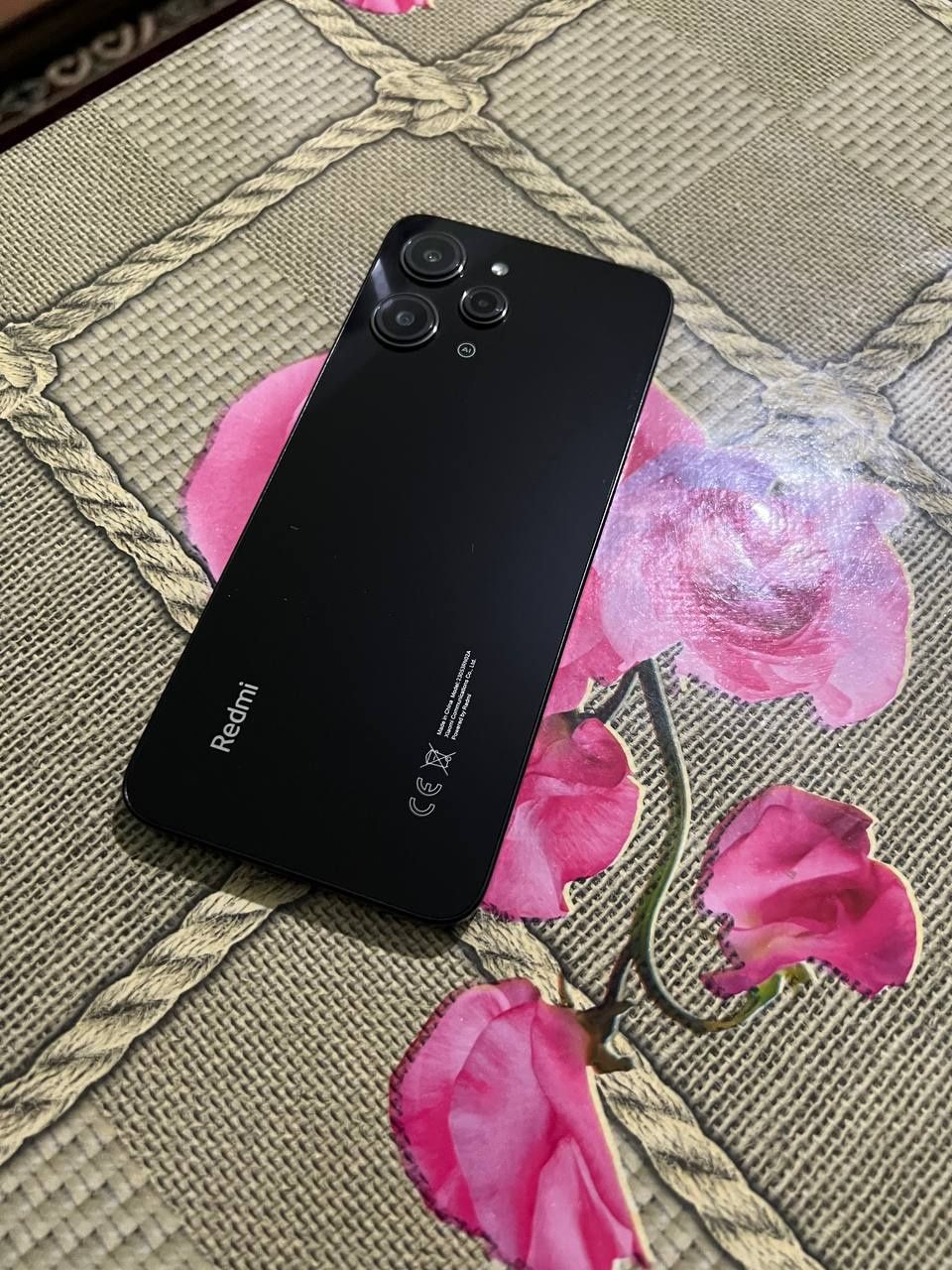 Redmi 12  128Gb hamma joyi oʻziniki karobka dokument bor usta tegmagan
