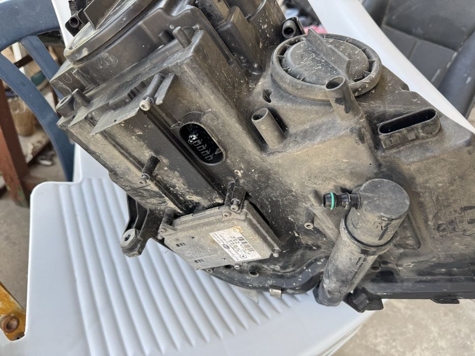 Ляв фар с оригинален ксенон и завиване за Mercedes CLS W219