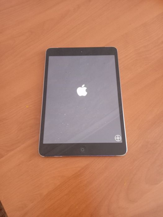 Продаю айпад мини2