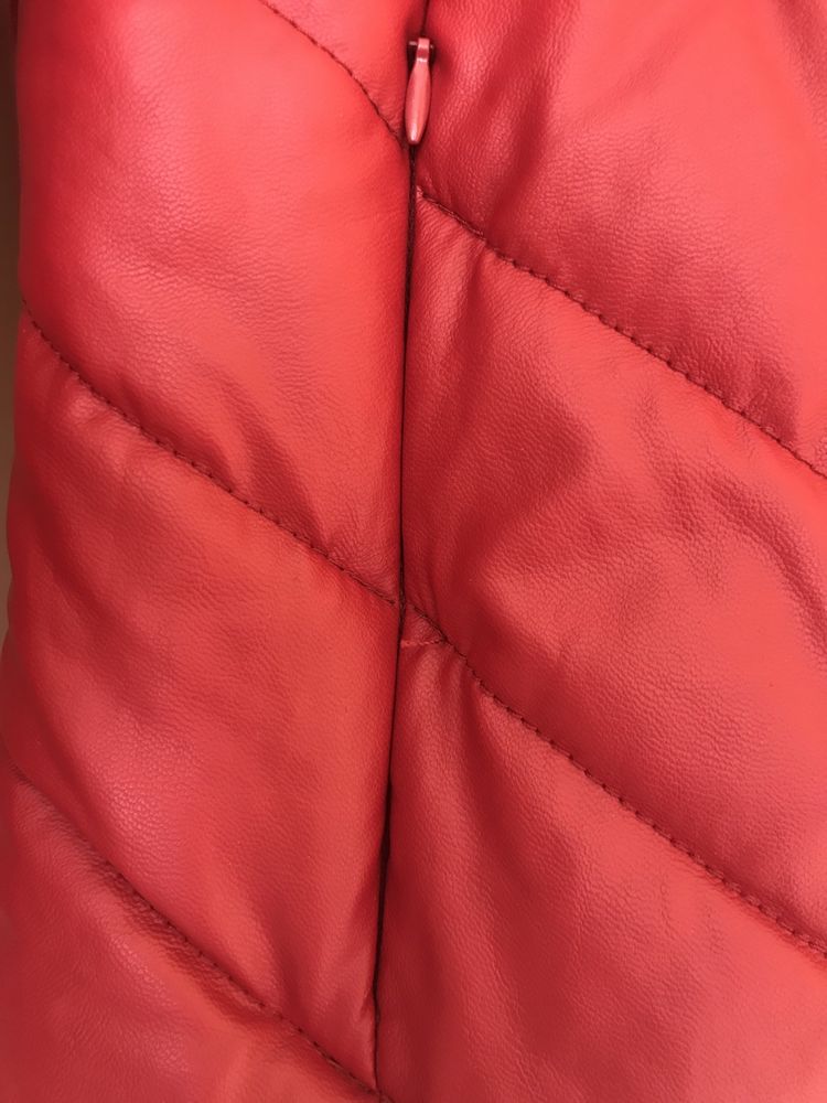 Червено елегантно кожено яке с качулка ново