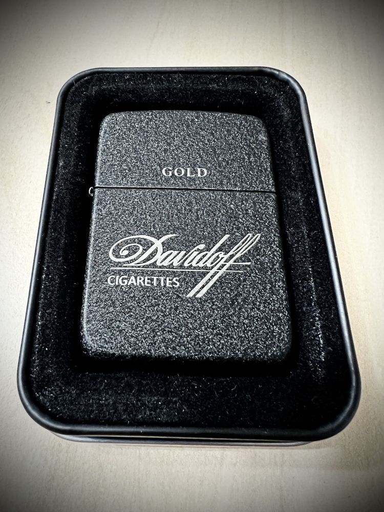 Zippo R1941 Black Crackle Davidoff