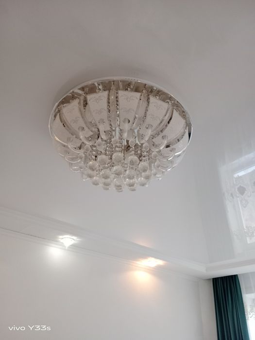 Люстра в зал. Состояние отличное