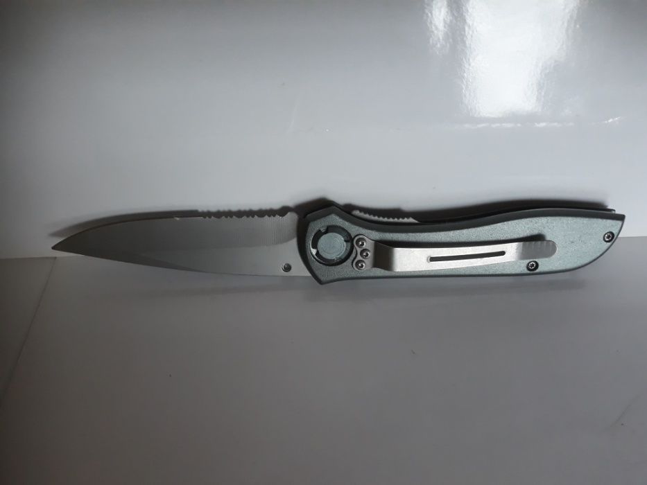 Продавам нов сгъваем , джобен нож , изцяло от метал.