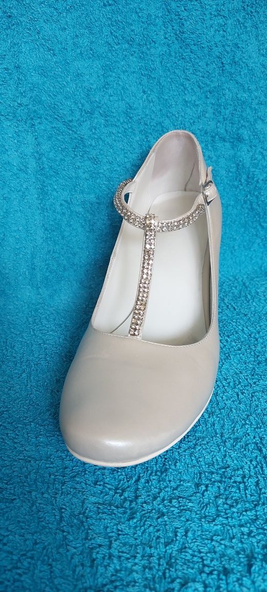 Pantofi albi nr. 40