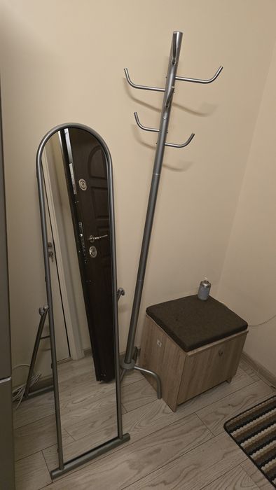 Oglinda,cuier si taburet