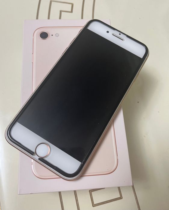 Продам iPhone 8 / б/у / с коробкой