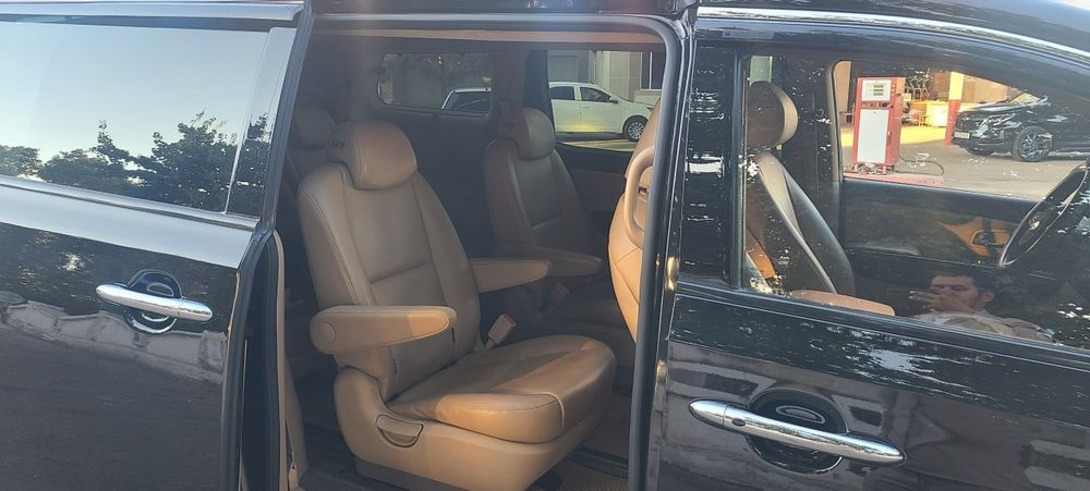 Kia carnival  sotiladi