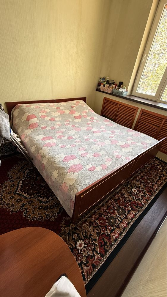 Мебель кровать и шкаф