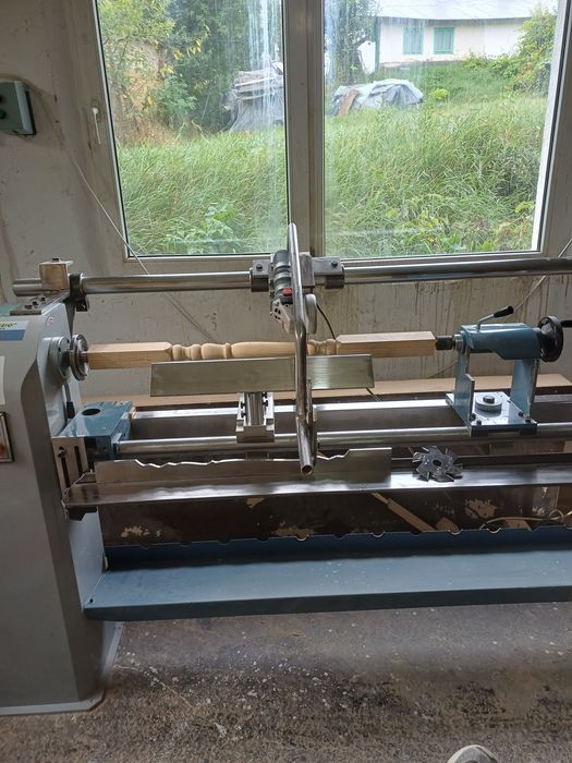 Vând  strung pentru lemn